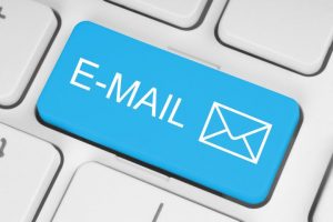 ¿Se puede acceder al correo electrónico de los trabajadores?